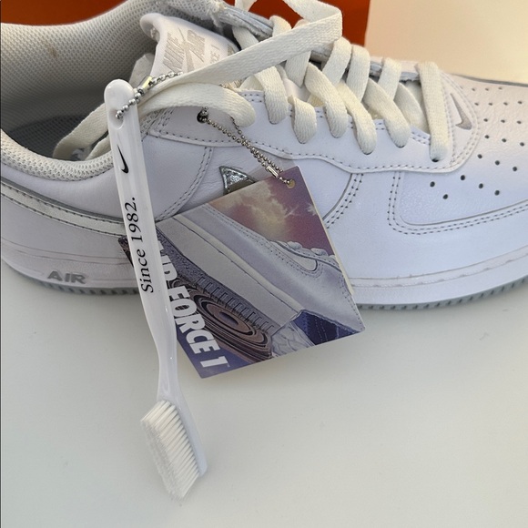 Nike Men's Air Force 1 Anniversary Edition White Metallic Silver Sneakers Sz 10 - Picture 11 of 13